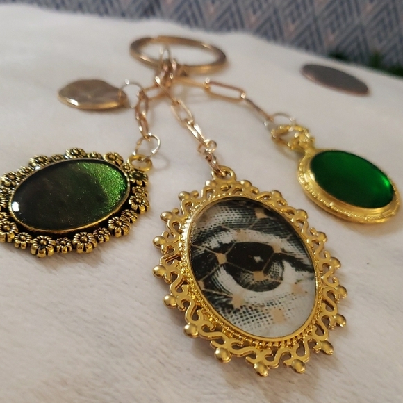 ✨Luxury Italian Art Keychain Fornasetti Inspired Gold Bag Charm FREE SHIPPING - Picture 3 of 6